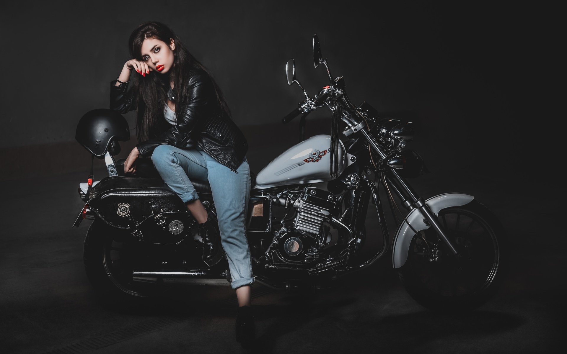 Biker girls: style and drive in Santo Domingo