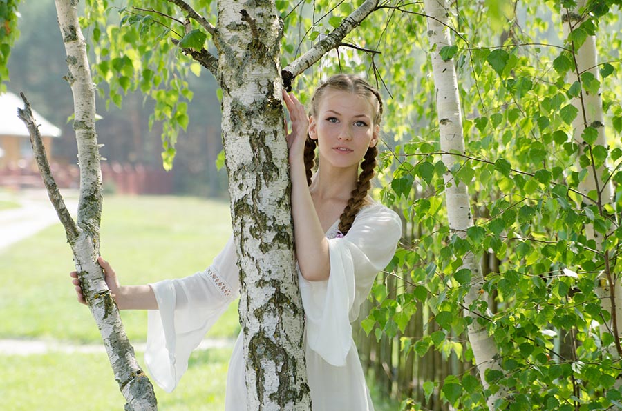 Women in Slavic costumes in Santo Domingo