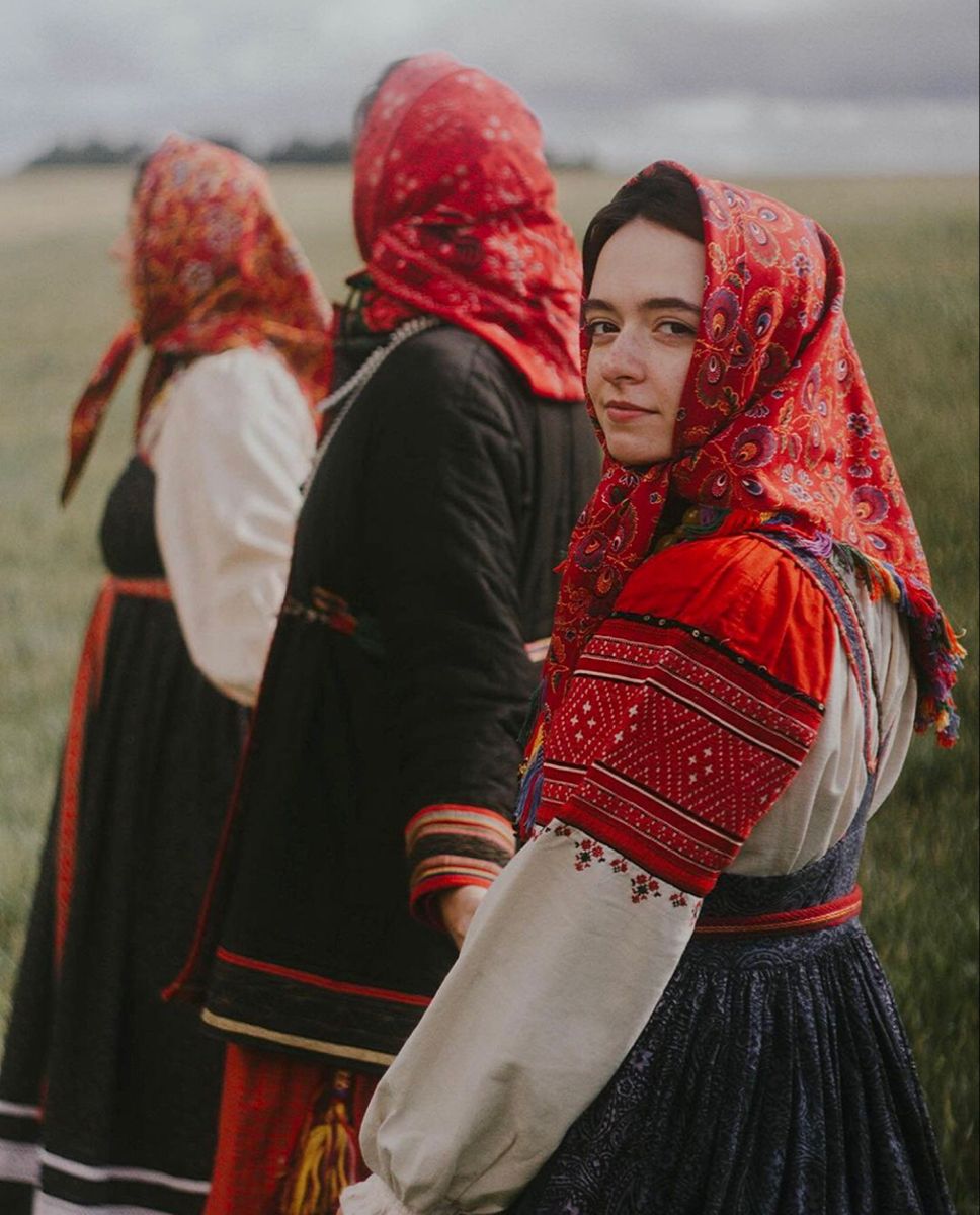 Women in Slavic costumes in Santo Domingo