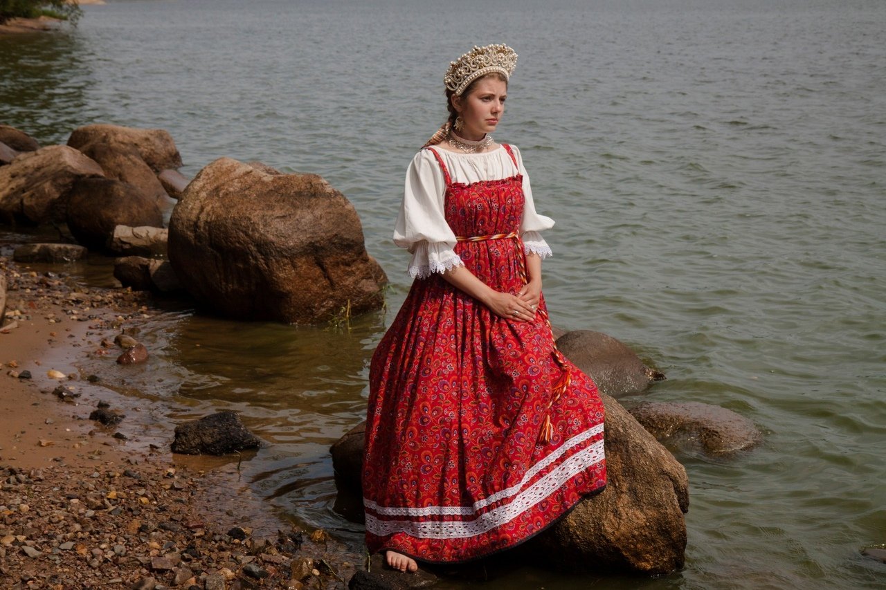 Women in Slavic costumes in Santo Domingo