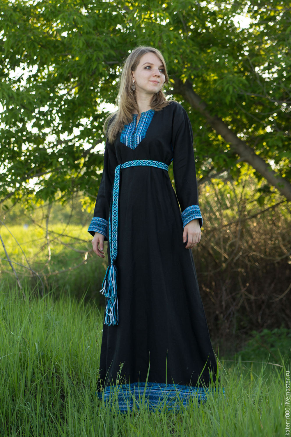 Women in Slavic costumes in Santo Domingo